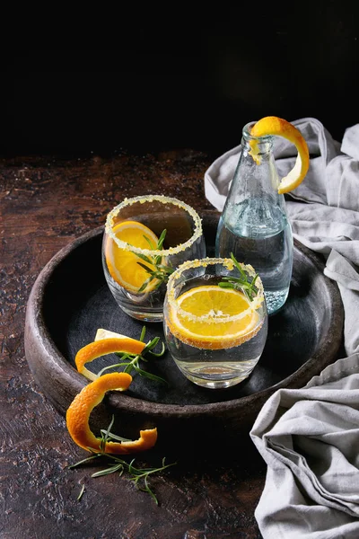 Tonic Cocktail mit Rosmarin und Orange — Stockfoto