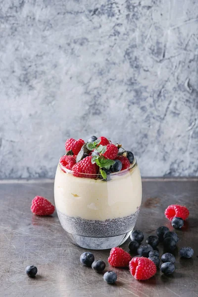 Chia puding pirinç lapası ile — Stok fotoğraf