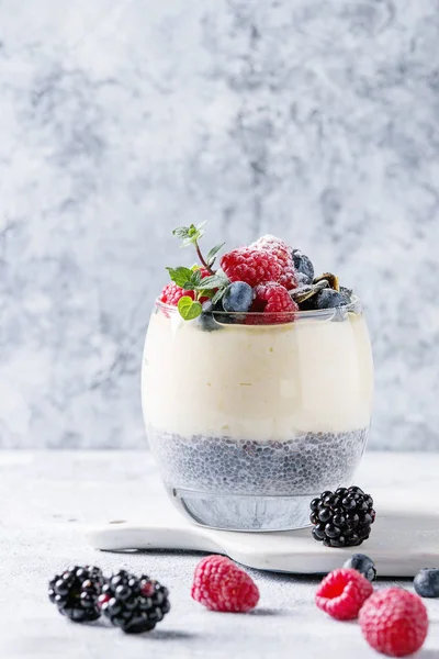 Chia puding pirinç lapası ile — Stok fotoğraf