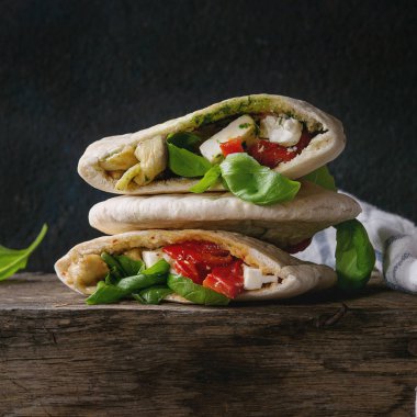 Sebzeli pide ekmeği sandviç