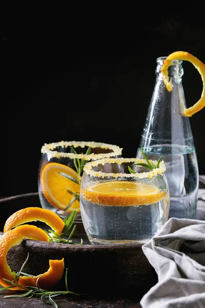 Tonic Cocktail mit Rosmarin und Orange — Stockfoto