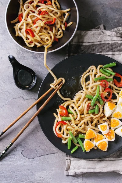Stir fry udon noodles — Stock Photo, Image