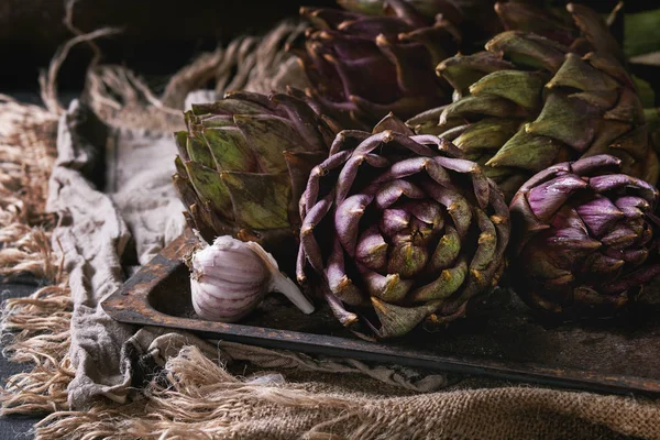 Çiğ mor enginar — Stok fotoğraf