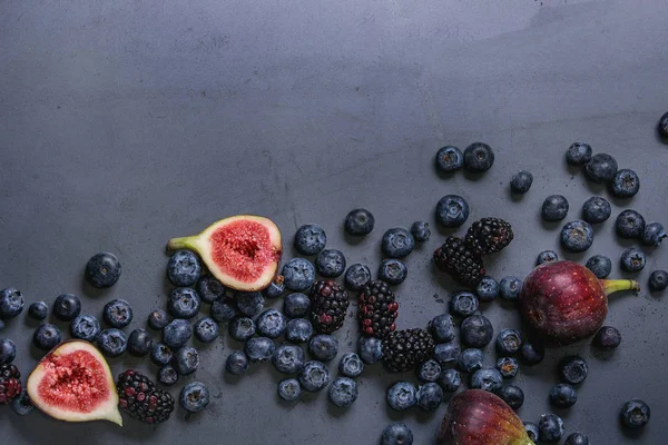 Varietatea de fructe de padure si smochine — Fotografie, imagine de stoc