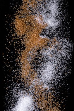 Siyah arka plan üzerinde şeker.