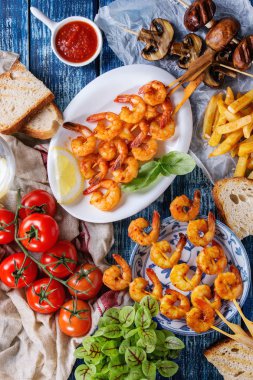 Barbekü baharatlı karides kebap