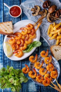 Barbekü baharatlı karides kebap