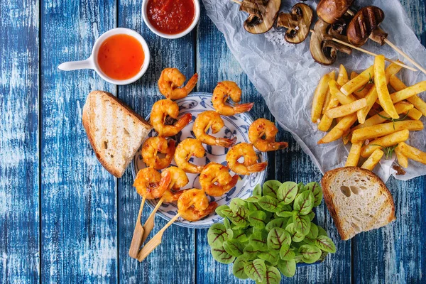 BBQ spicy prawn kebabs — Stock Photo, Image