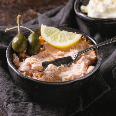 Kırmızı havyar ile Somon pate