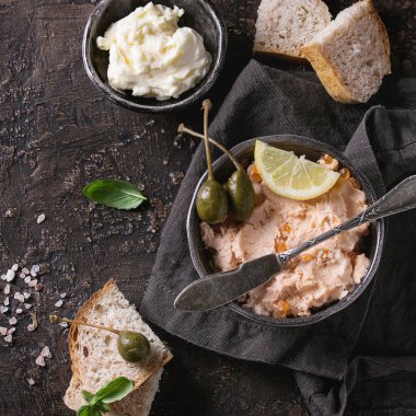 Kırmızı havyar ile Somon pate