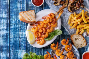 Barbekü baharatlı karides kebap