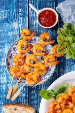 Barbekü baharatlı karides kebap