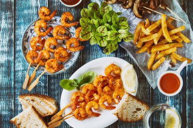 Barbekü baharatlı karides kebap