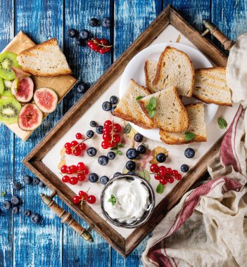 Tatlı sandviç çilek ile