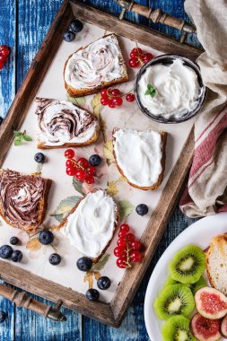 Tatlı sandviç çilek ile