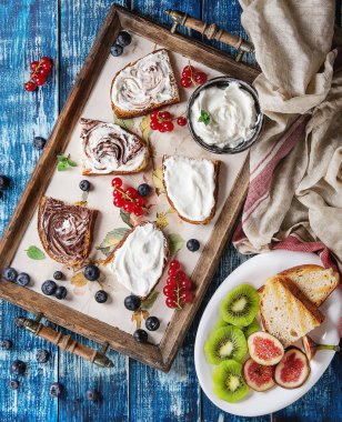 Tatlı sandviç çilek ile