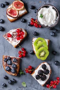 Tatlı sandviç çilek ile