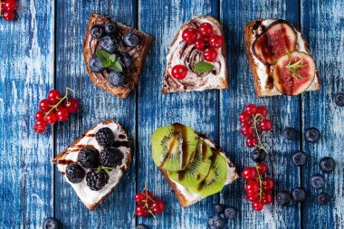 Tatlı sandviç çilek ile