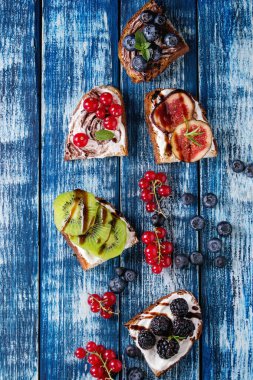 Tatlı sandviç çilek ile