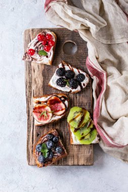 Tatlı sandviç çilek ile