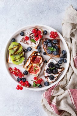 Tatlı sandviç çilek ile