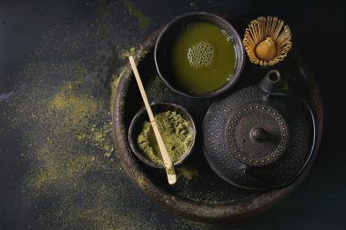 Yeşil çay tozu matcha ve içecek