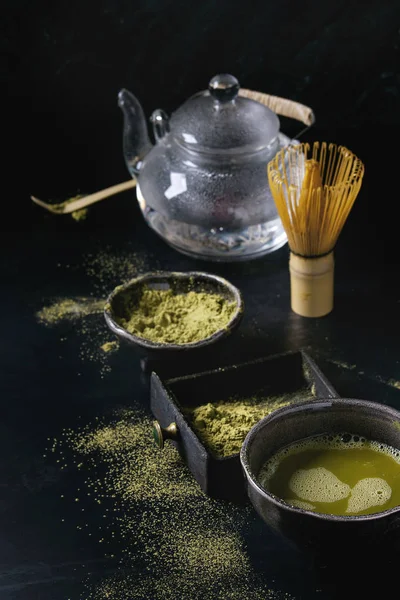 Zelený čaj matcha prášek a nápoje — Stock fotografie