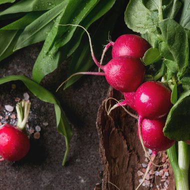 Ekmek ve sebze ile öğle yemeği
