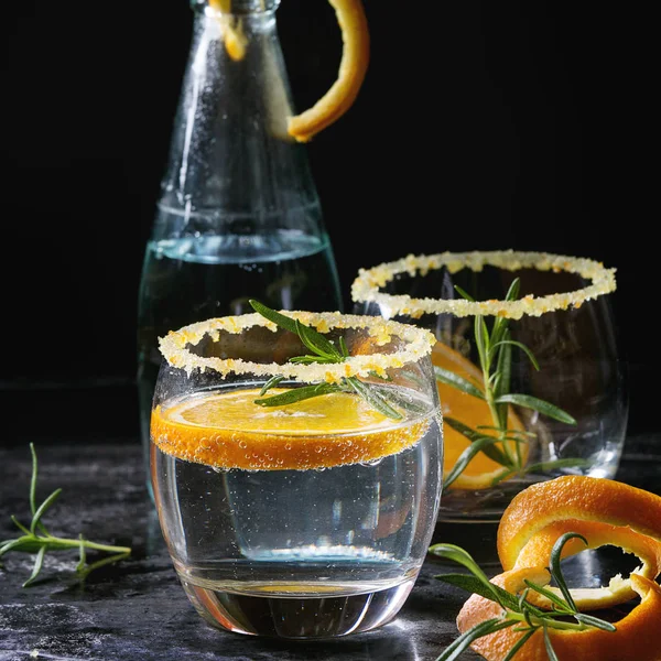 Cocktail tonico con rosmarino e arancia — Foto Stock