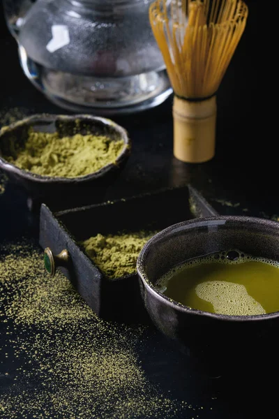 Yeşil çay tozu matcha ve içecek