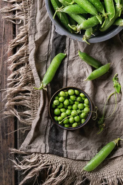 Unga gröna ärtor — Stockfoto