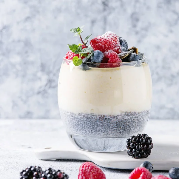 Chia puding pirinç lapası ile — Stok fotoğraf