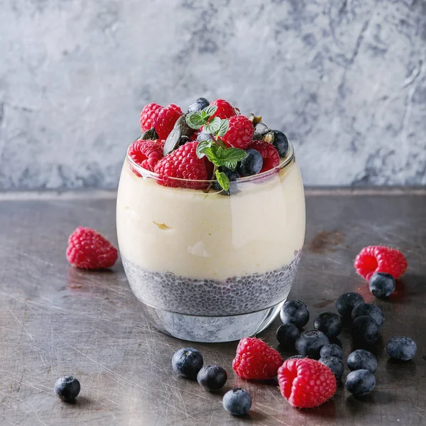 Chia puding pirinç lapası ile — Stok fotoğraf