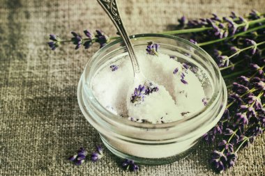 Şeker ile lavanta aromalı