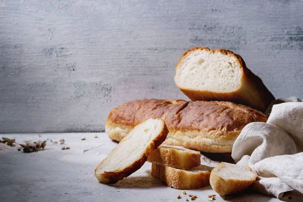 Homemade white wheat bread — Stock Photo, Image