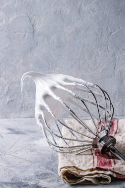 Beze pişirme işlemi