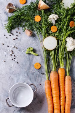 sebze çorbası yemek pişirmek için