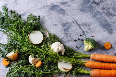 sebze çorbası yemek pişirmek için