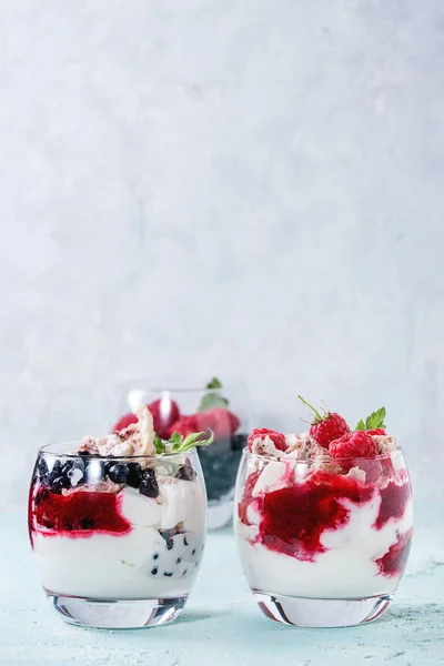 Postre de verano Eton Mess —  Fotos de Stock