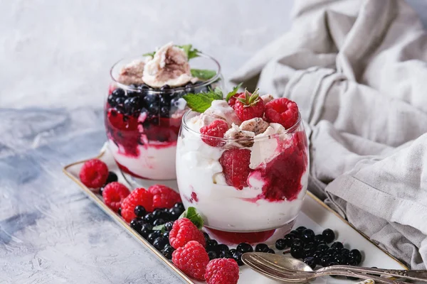 Postre de verano Eton Mess —  Fotos de Stock