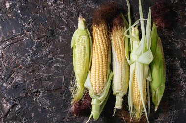 Genç ham mısır koçanı