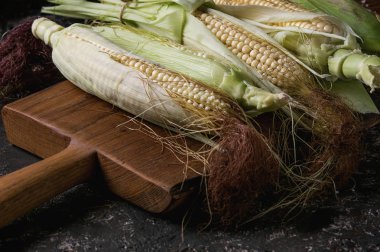 Genç ham mısır koçanı