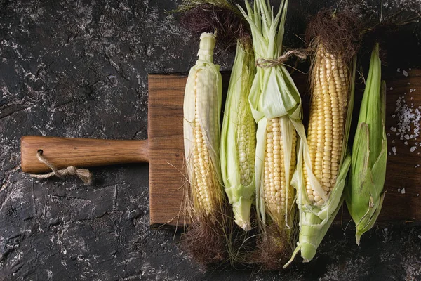 Genç ham mısır koçanı