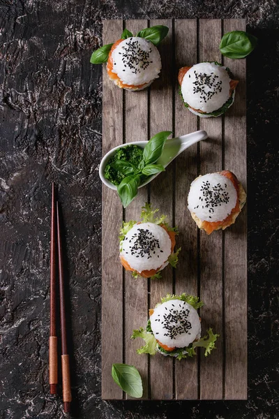 Hambúrgueres de sushi de arroz — Fotografia de Stock