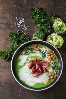 Vejetaryen brokoli çorbası