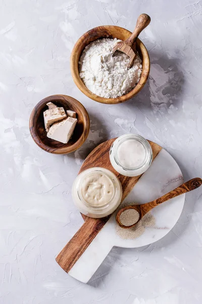 Zuurdesem voor brood bakken — Stockfoto