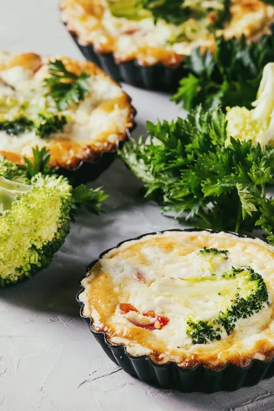 Torta de quiche assada com verduras — Fotografia de Stock