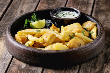 Soslu balık ve patates kızartması