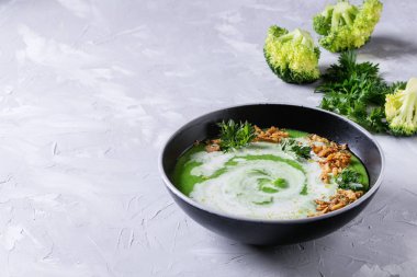 Vejetaryen brokoli çorbası