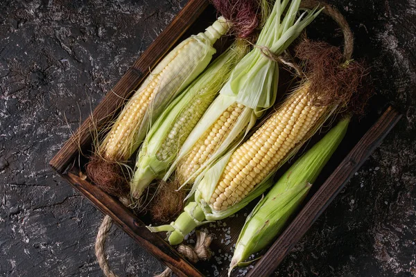 Genç ham mısır koçanı